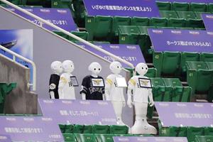  ربات‌هایی که در استادیوم جایگزین هواداران شدند!