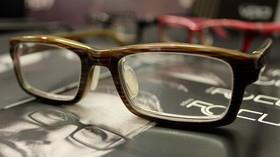 تولید نخستین عینک با قابلیت تنظیم فاصله کانونی 