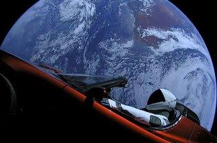 اولین شیرجه "استارمن" و خودروی تسلا به سیاره سرخ