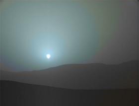 تصاویری از غروب آبی خورشید در مریخ 