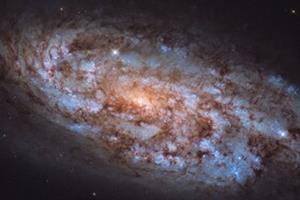  شکوه یک کهکشان مارپیچی ستاره فشان