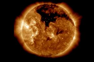 کشف یک سوراخ بزرگ در خورشید