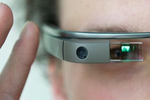 عینک گوگل به کمک بیماران مغزی می‌آید