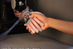 ساخت ربات با قدرت لامسه انسان