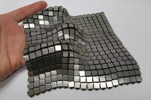 "پارچه فلزی" فضایی با دو سطح متفاوت 