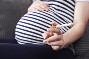 نوزادانی که مادر سیگاری دارند در معرض فلج مغزی هستند