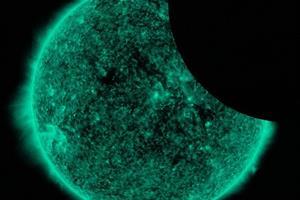 مخدوش شدن تصویر خورشید توسط ماه
