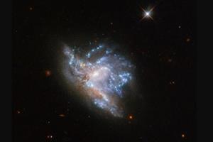  برخورد دو کهکشان از نگاه هابل