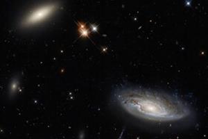 تصویر هابل از ۲ کهکشانی که ۳۵۰ میلیون سال نوری با زمین فاصله دارند