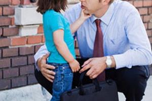 نتایج تحقیقات: نادیده گرفتن نقش پدر در خانواده، کودک را سرکش 
