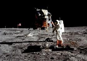 چهل و ششمین سالگرد فرود انسان بر روی ماه 