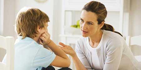 از کودکی آداب گفت‌وگو را به کودکانمان بیاموزیم
