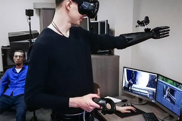 تمرین عادت به اندام ساختگی توسط واقعیت مجازی