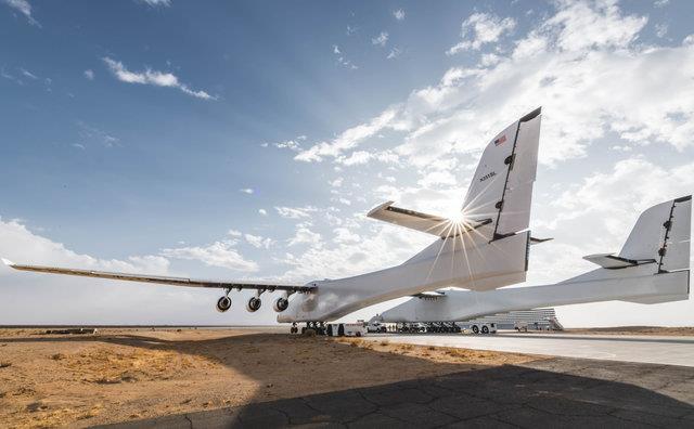  بزرگترین هواپیمای تاریخ به پرواز درمی‌آید