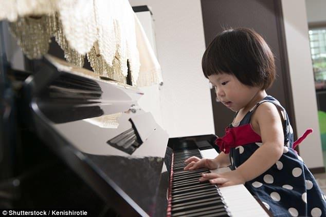کودکانی که "پیانو" می‌نوازند زودتر زبان یاد می‌گیرند